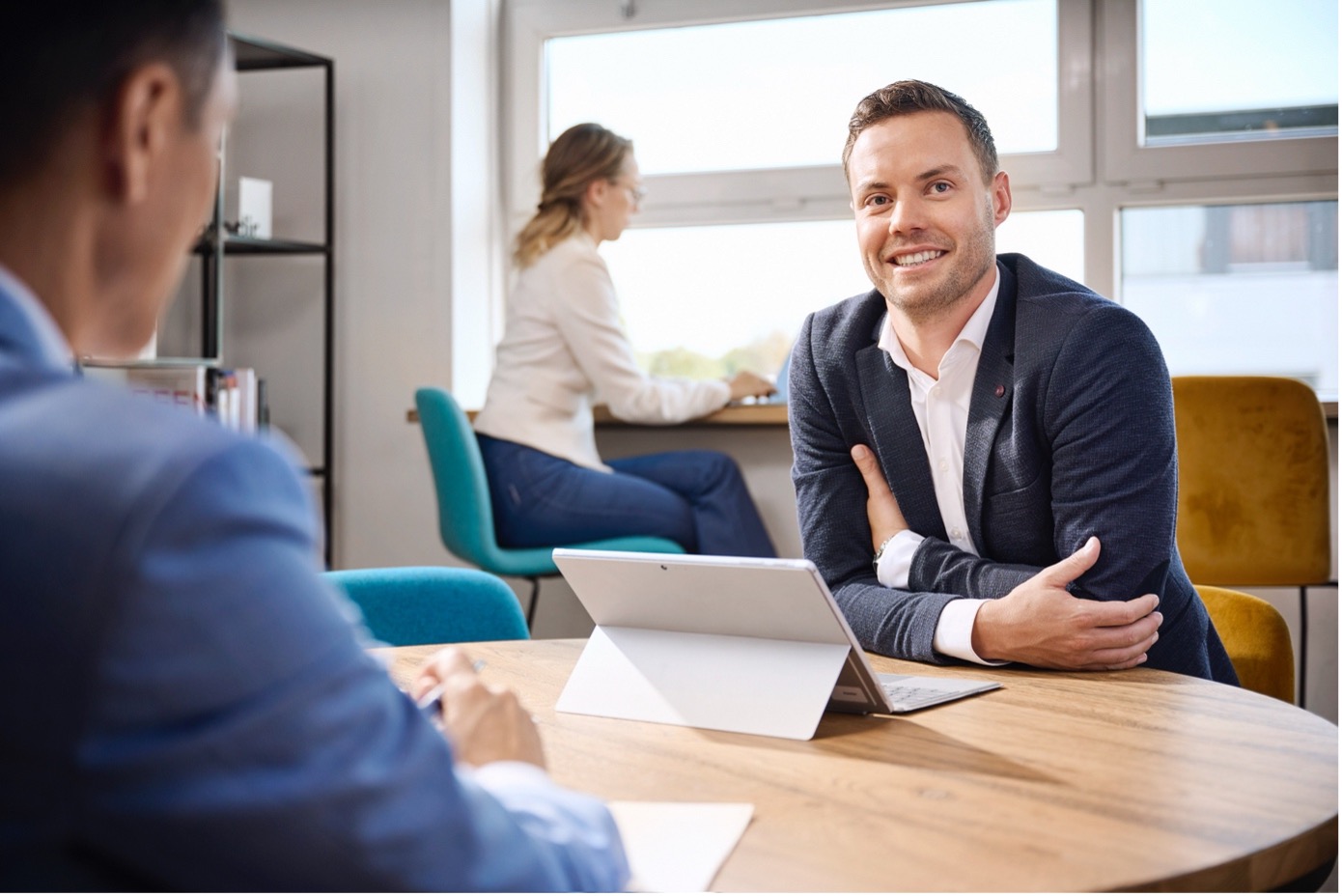 A male Winclove Probiotics in a meeting with a business partner.